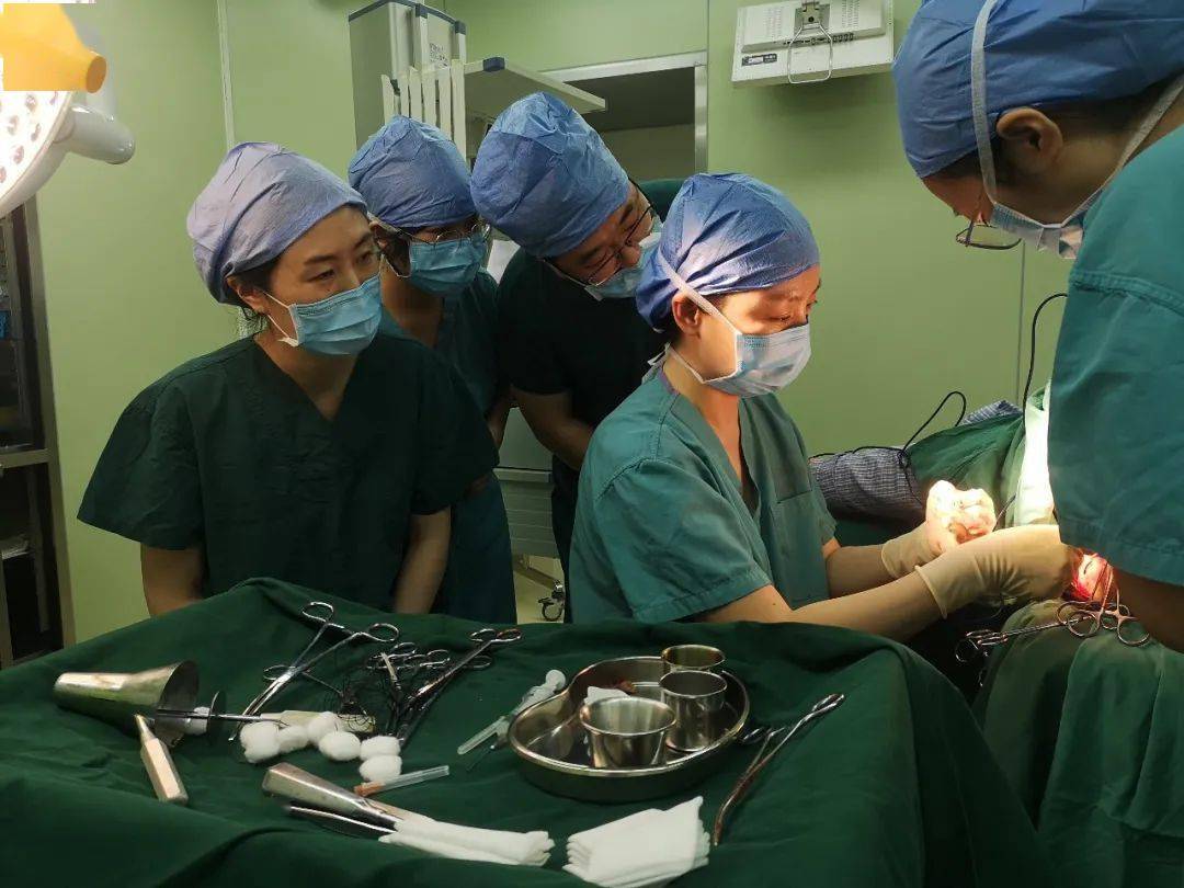 田先生|我的国庆节 ｜ 假期连追高甜剧，广医值守情义绵绵