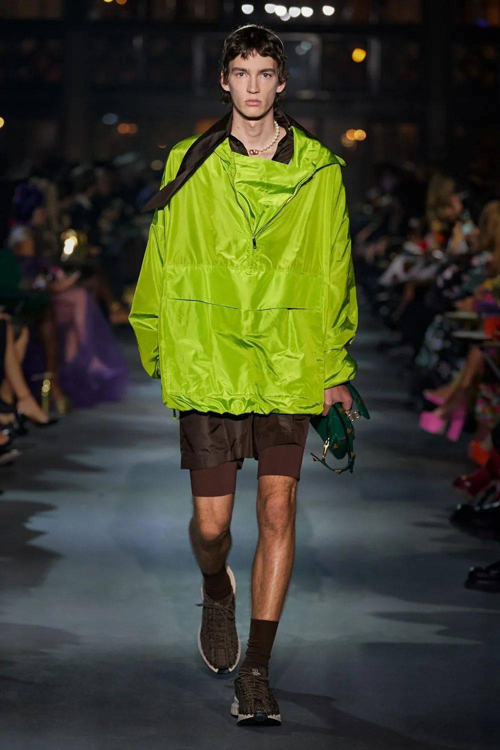 廓形 Valentino 2022 春季系列发布，刺绣、蕾丝、印花…… 尽显高级！