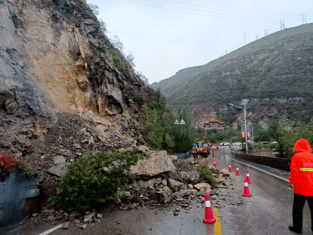 忻州一地突发两处山体滑坡山西10704人转移74景区关闭启动防汛Ⅳ级