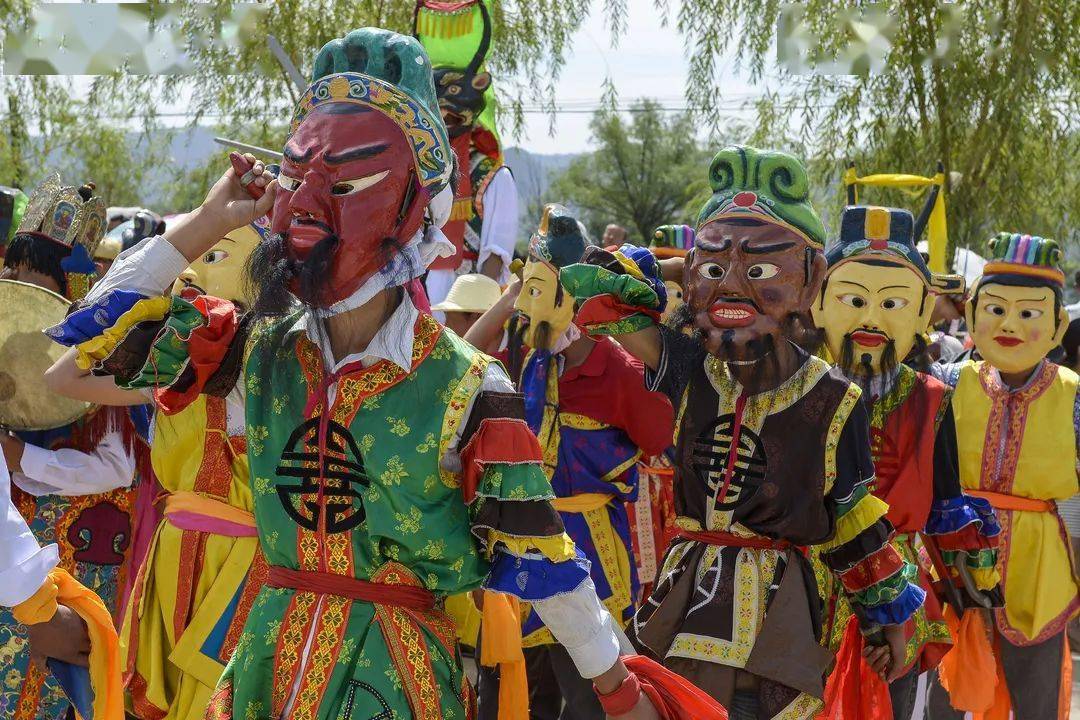 新展早报丨世界上最长的狂欢节土族纳顿