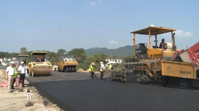 318国道罗田县城至三里畈路段改扩建工程将在元旦前完成主体工程