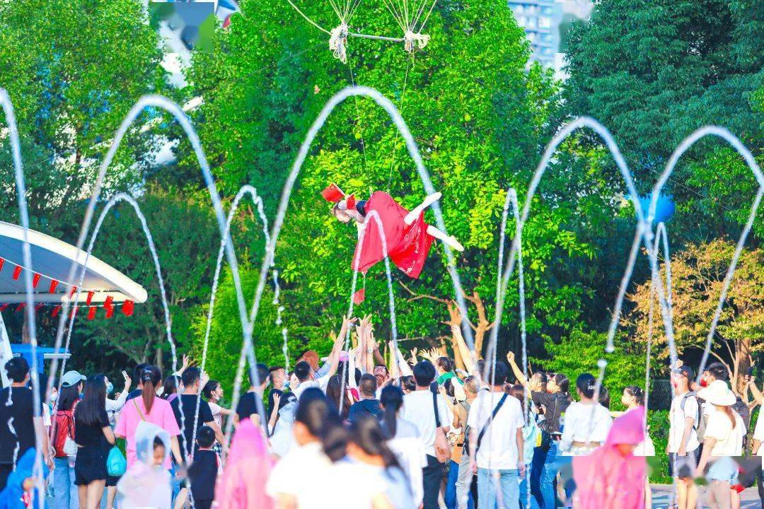 300演艺制胜国庆黄金周武汉欢乐谷再登湖北日报头版