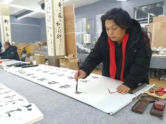 艺术世界书画家王飞恣肆横溢浑然天成