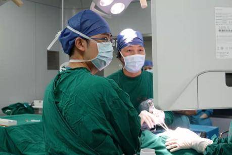 陆小姐|24岁姑娘西湖边游玩，几乎失去一只眼睛！这个危险习惯很多人都有