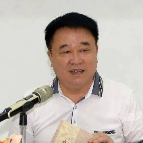 连沧桑都是欢乐的——读王宏的《塍上草》_生活