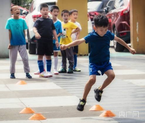 教育|“玩中学”与“做中学” “双减”后的首个国庆长假 沪上青少年如何度过？