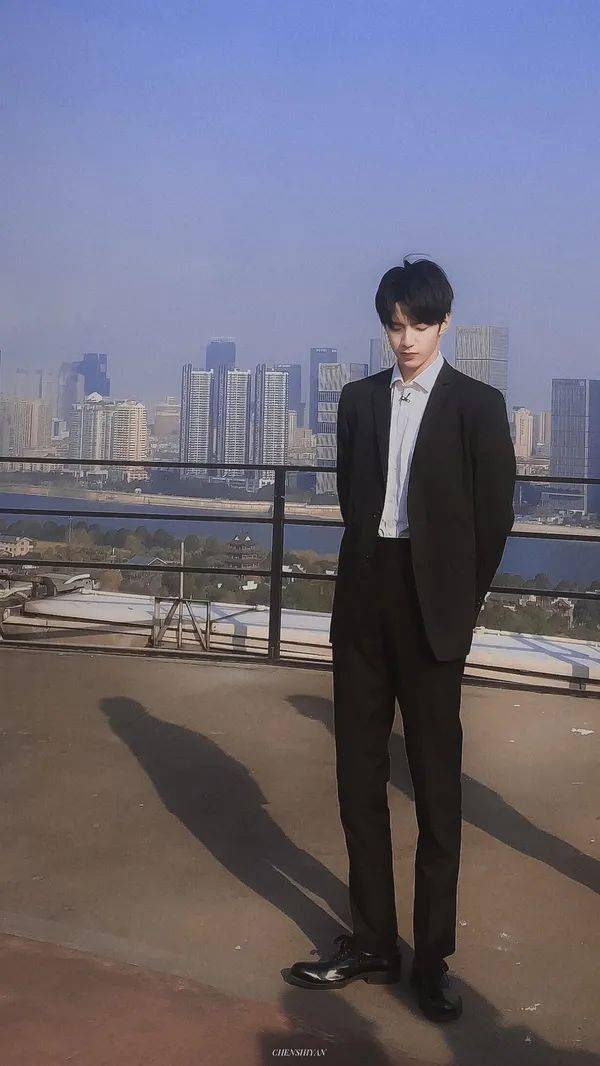 你还知道哪些腿长的男明星?欢迎在评论区安利给大家.