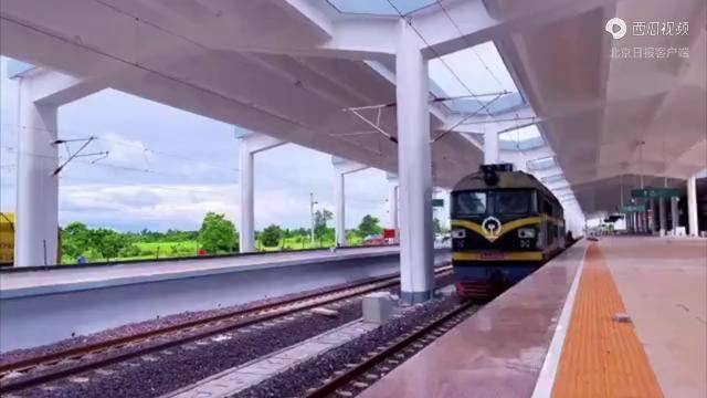 年底通车中老铁路老挝段万象站外立面亮相