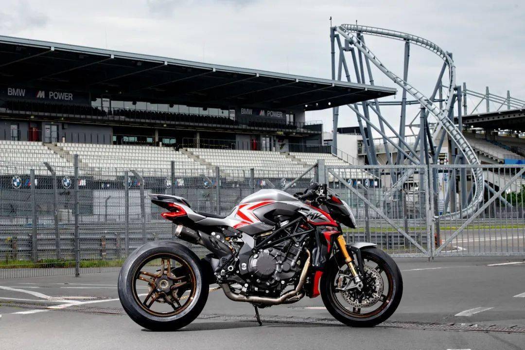 mv奥古斯塔brutale1000纽博格林版户外特写