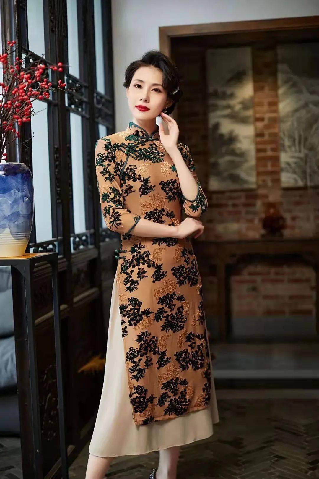 秋天穿旗袍,女人最美时!