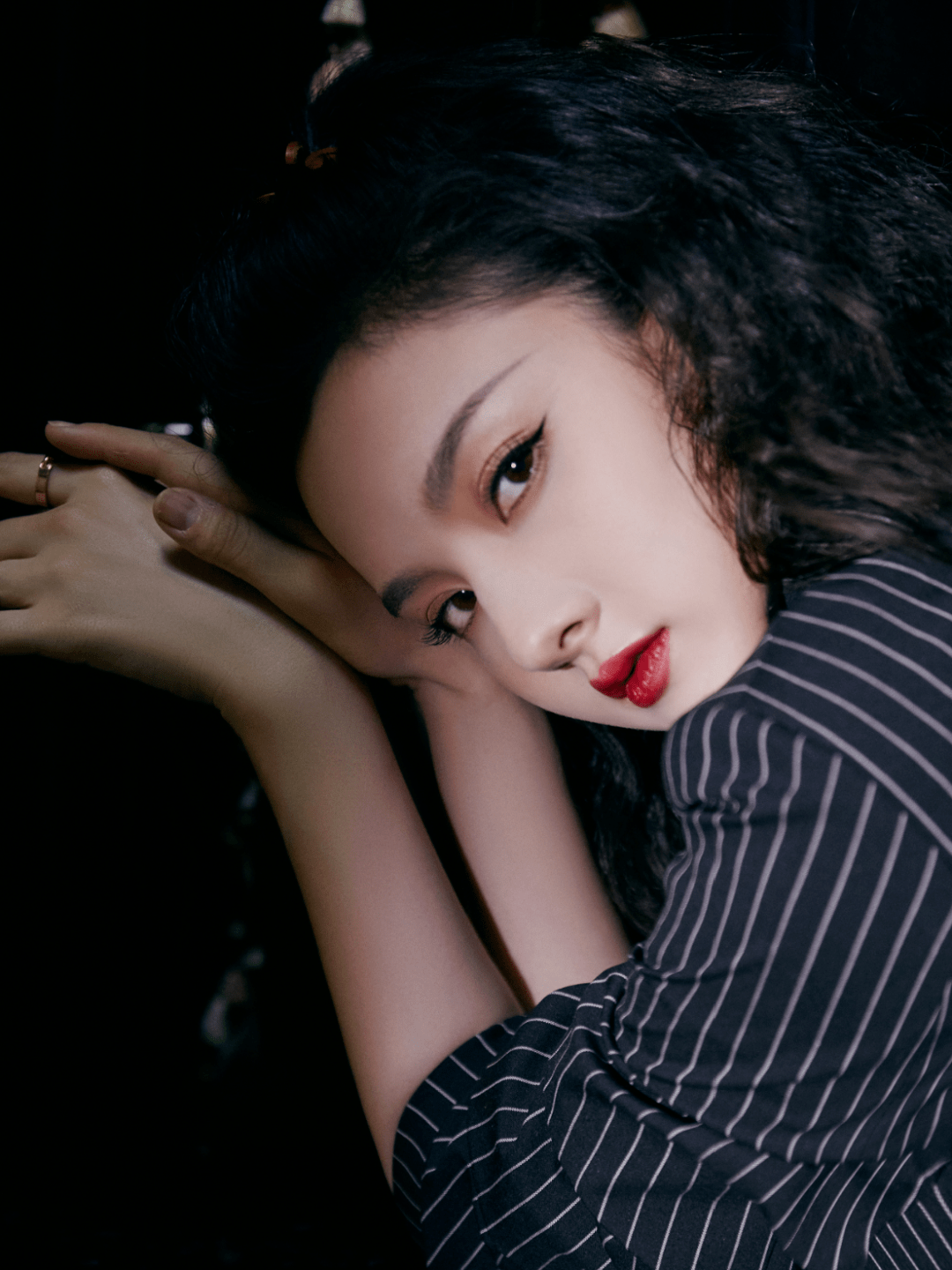 什么 仙女风out！2021爆火的“恶女风”才真的又飒又迷人！