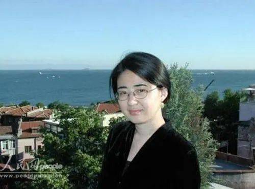 北大才女不顾父母反对坚决嫁给美国老头子22年后她变成了这样