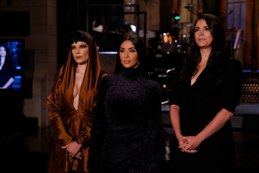 喜剧|斜杠又多一条!有3.6亿粉丝的金·卡戴珊化身一日喜剧打工人