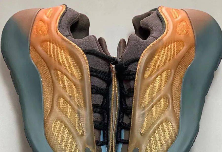 科技 质感奢华！「兵马俑」Yeezy 700 V3 最新实物曝光！
