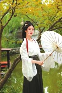 设计 三十而立决心闯出一片天
