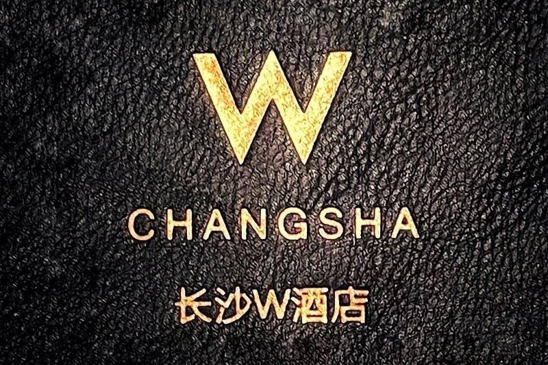 左手边是前台welcome 前台欢迎来到长沙w酒店重金打造的公共区域,是的
