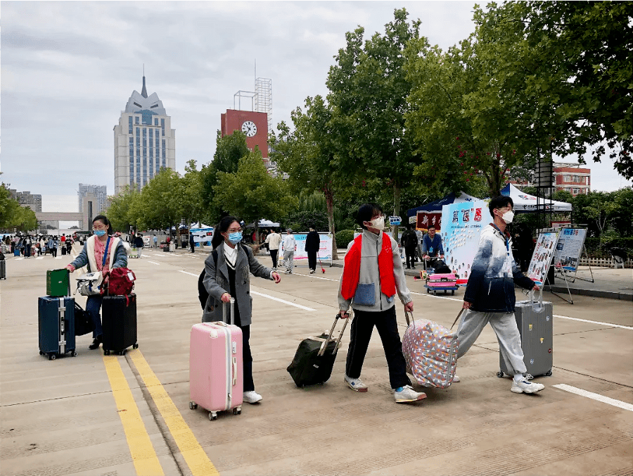 新乡学院黄淮学院你们就是校园最美的风景线从五湖四海相遇自东西南北