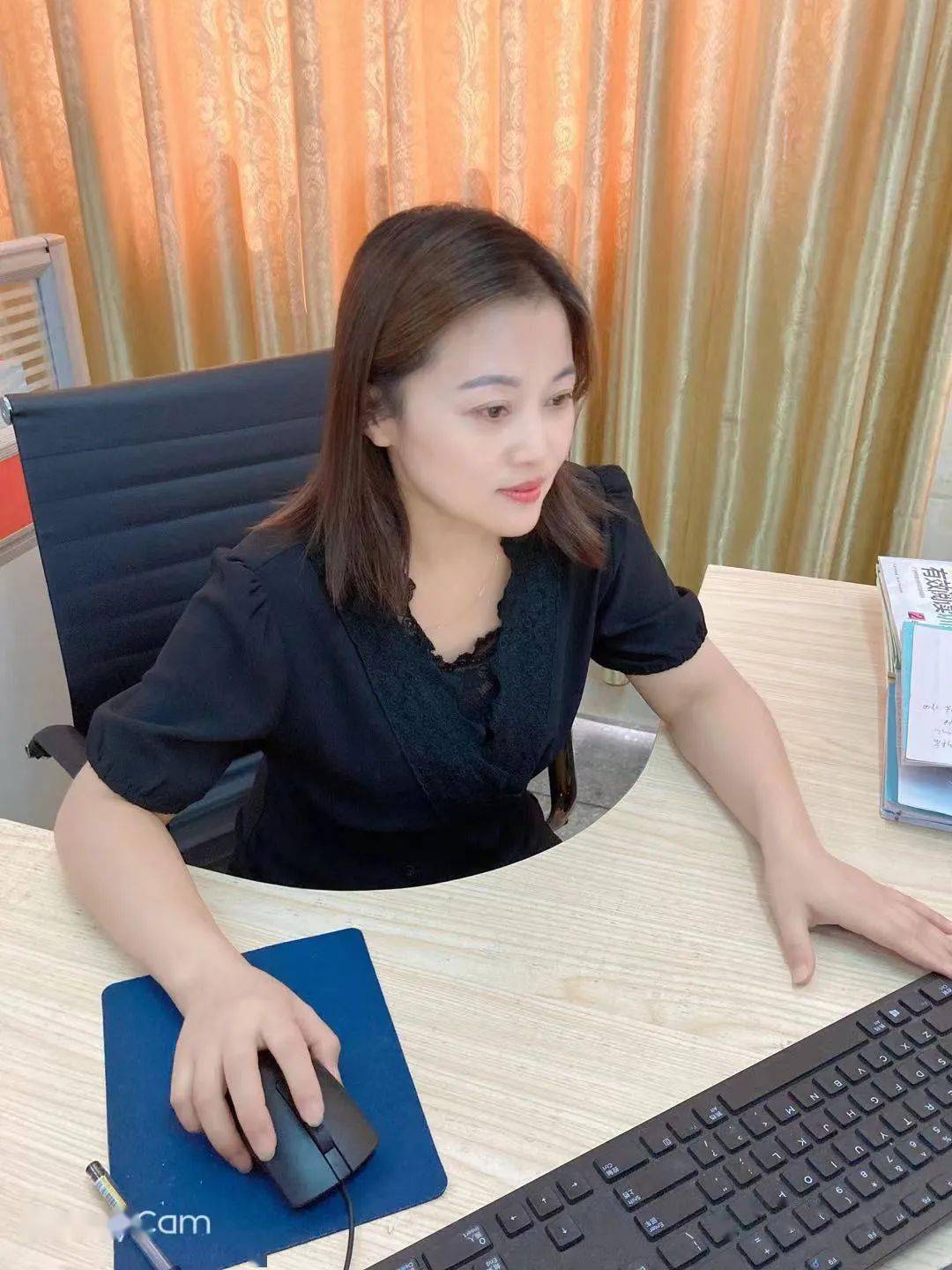 教师风采眼里有光心中有爱万丽华老师事迹介绍