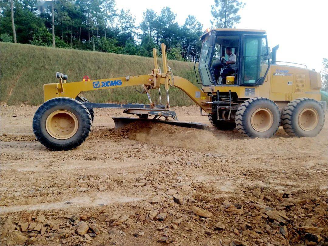 高效可靠徐工平地机gr1803ii兴赣高速叱咤风云