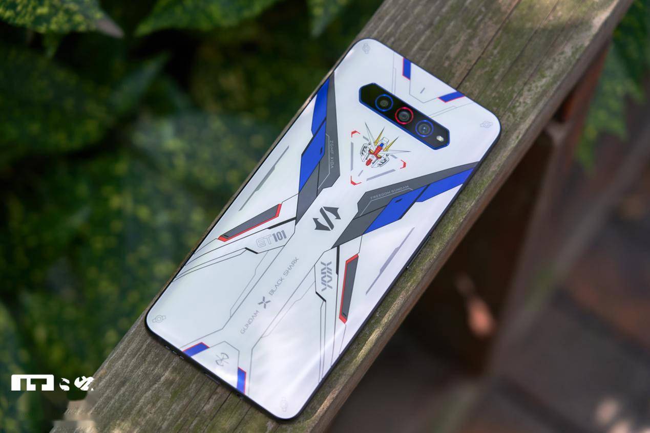 黑鲨4s高达限定版图赏定制强袭自由装备箱信仰满满