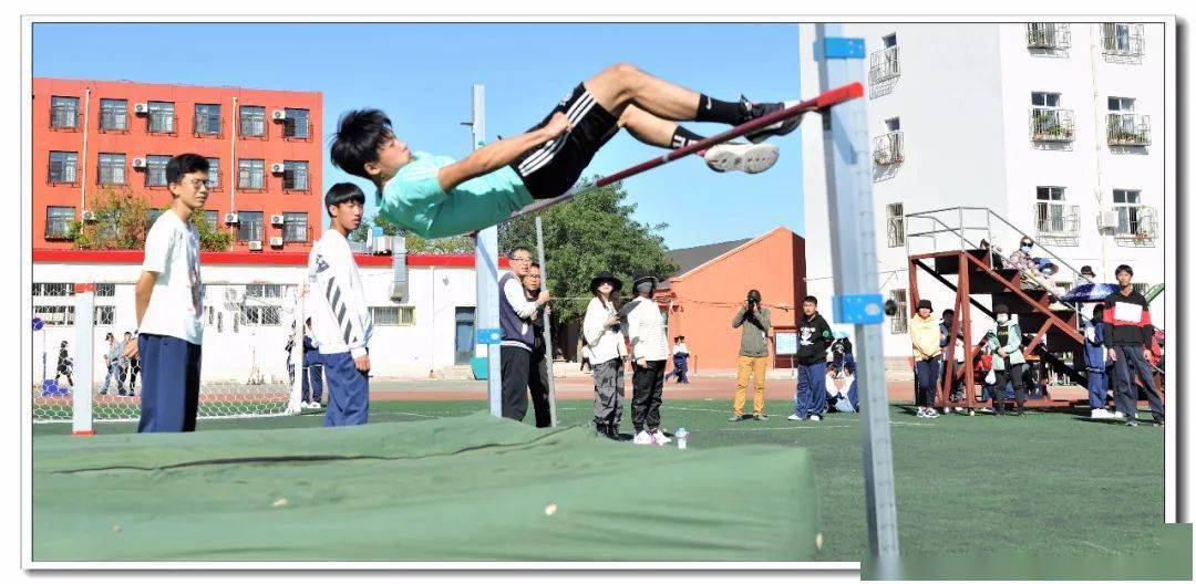 阳光下奔跑梦想中飞翔四合庄中学举行第53届田径运动会