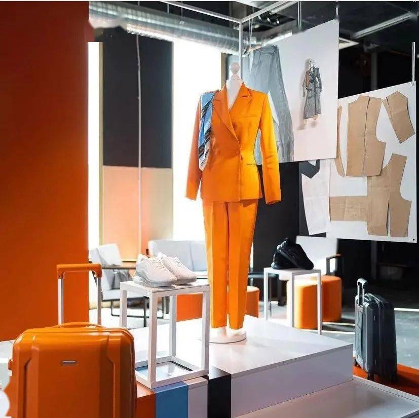 Ellen 这群空姐脱下“短裙制服”