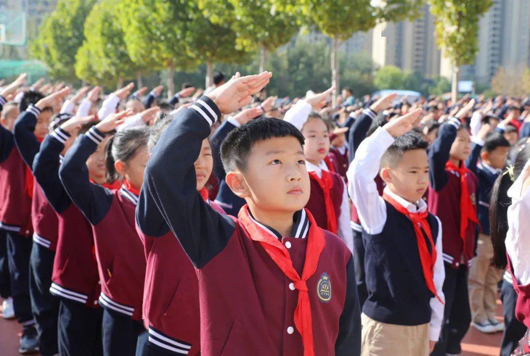 莲华少年心向党 争做时代好少年——莲华学园举行少先队建队纪念日
