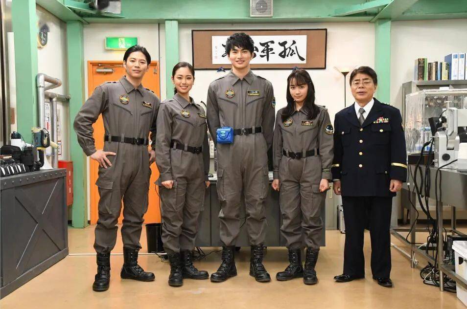 【新书上市】泽塔奥特曼新书抢先看,新生代奥特曼致敬经典_军械库