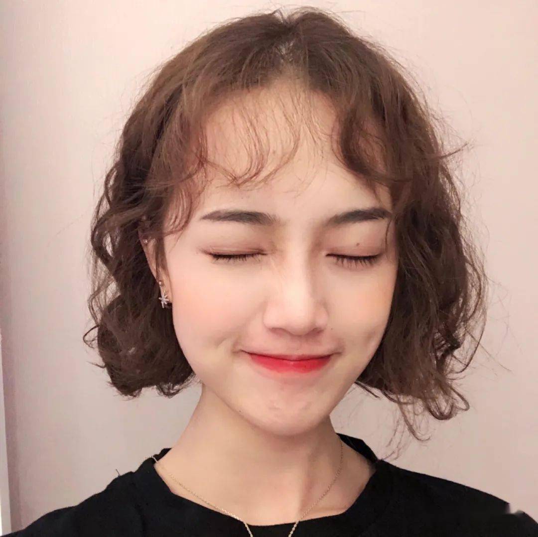 2021流行短发烫卷卷