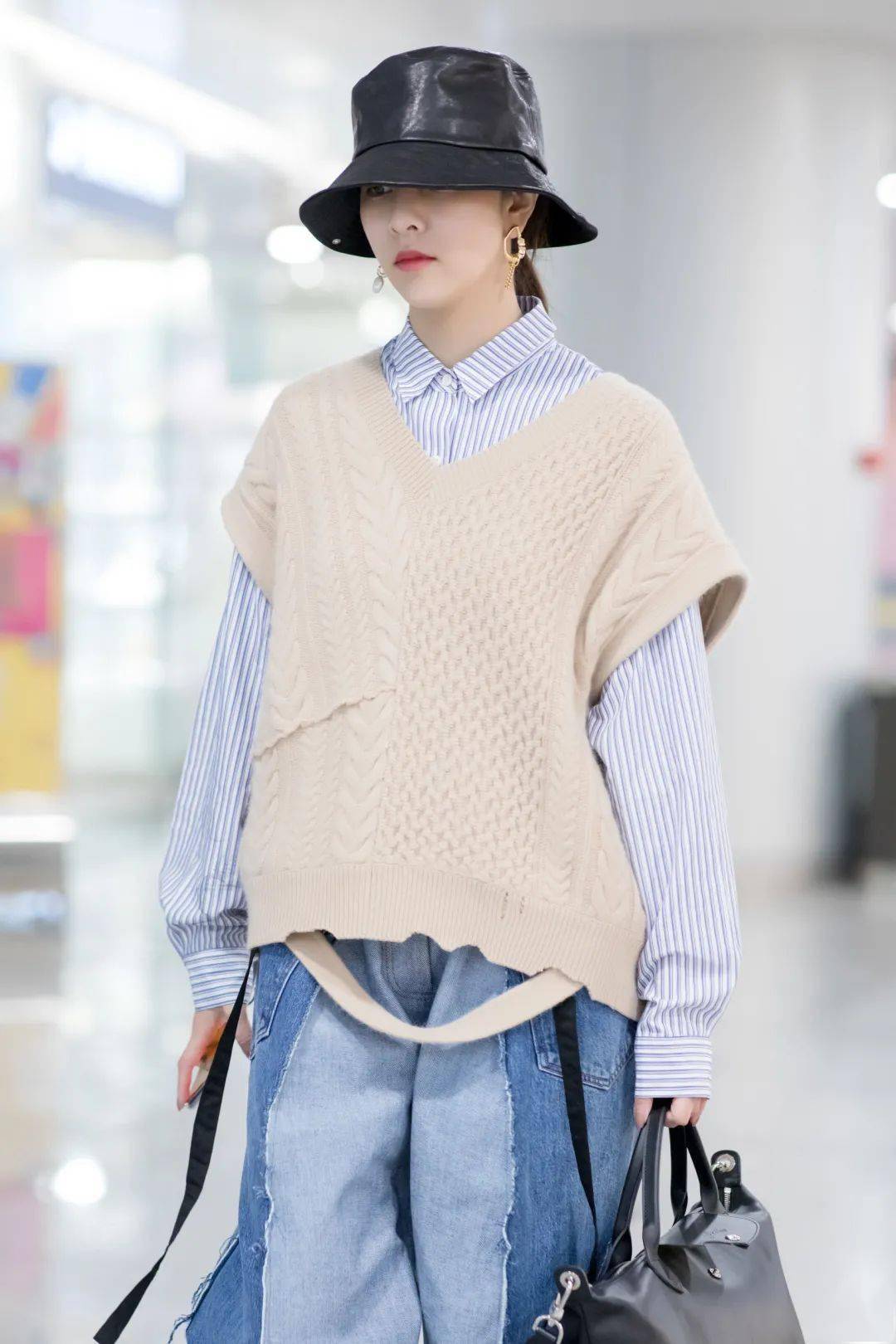 品牌 初秋OOTD，这件奶奶背心赢了！