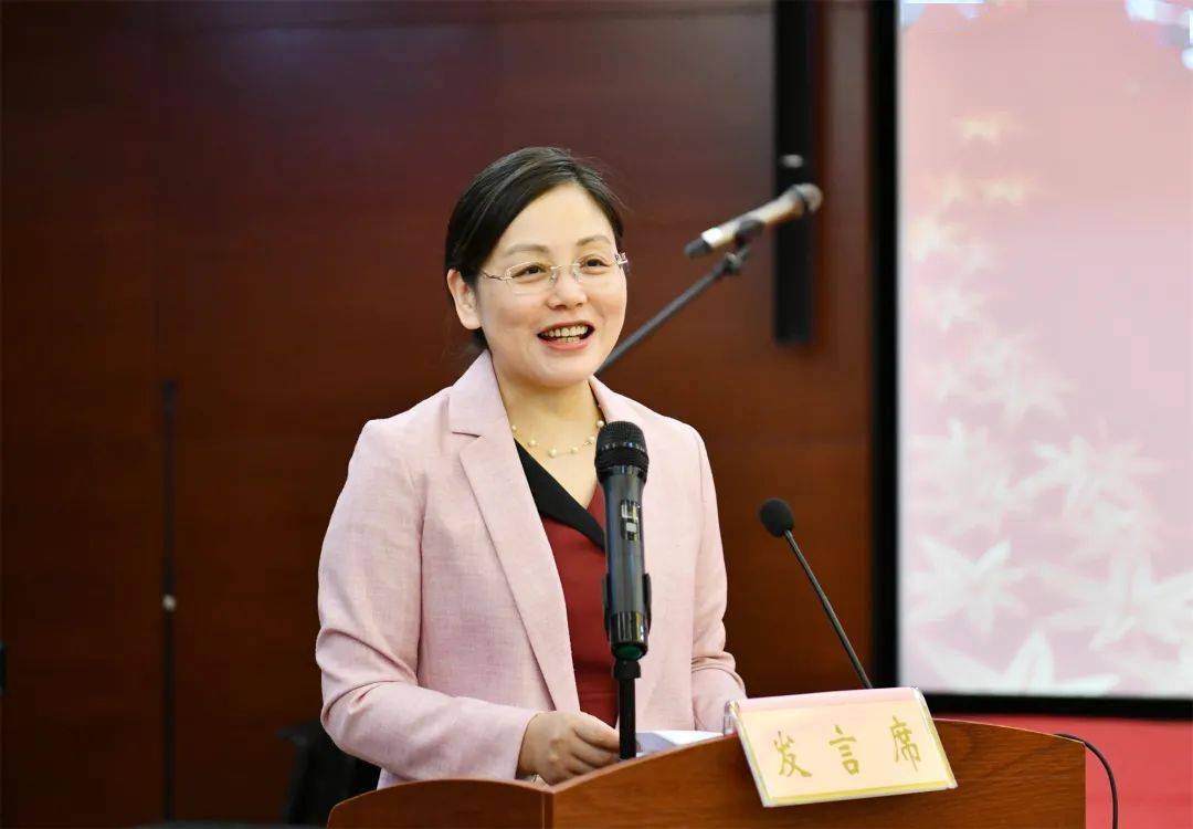 王玉娟在总结时指出,此次荣退仪式可以归结为三个关键词:礼赞,对话和