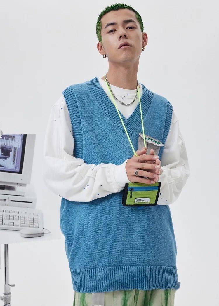 品牌 初秋OOTD，这件奶奶背心赢了！