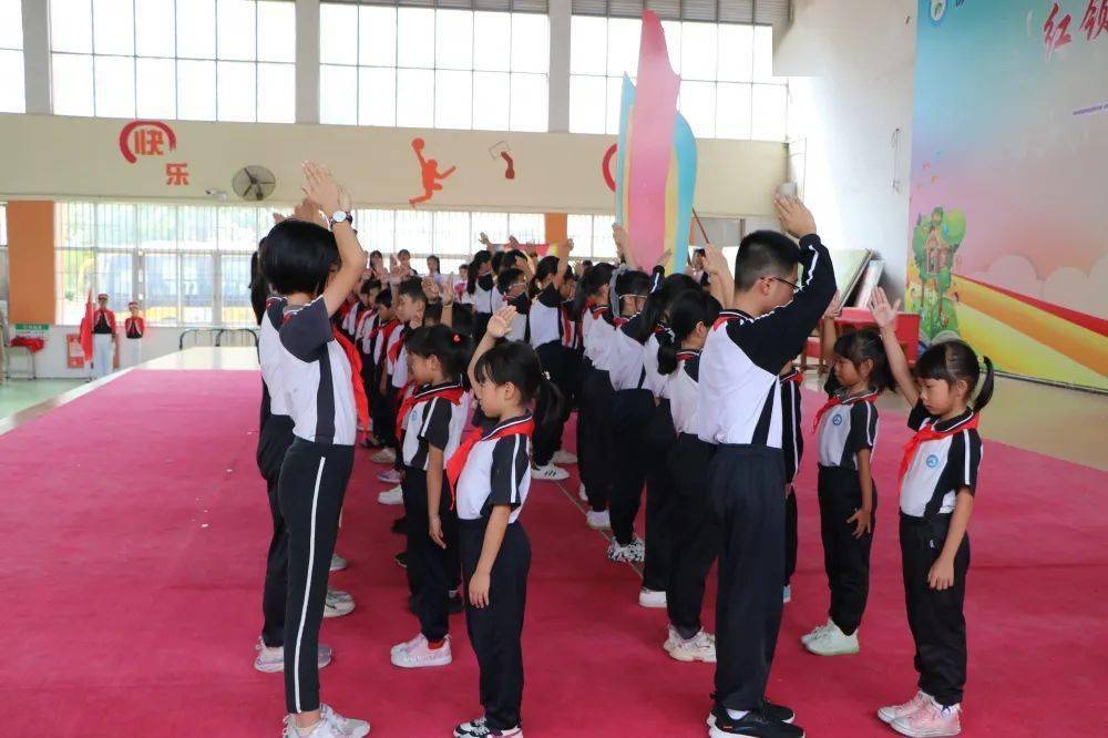 一般什么时候加入少先队员 87d511f4dff7449b9117ba84e8732629.jpeg