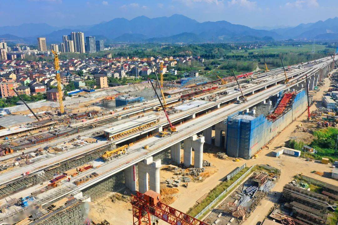 位于桐庐县江南镇15分钟左右便可抵达杭州西站预计2022年杭州亚运会前