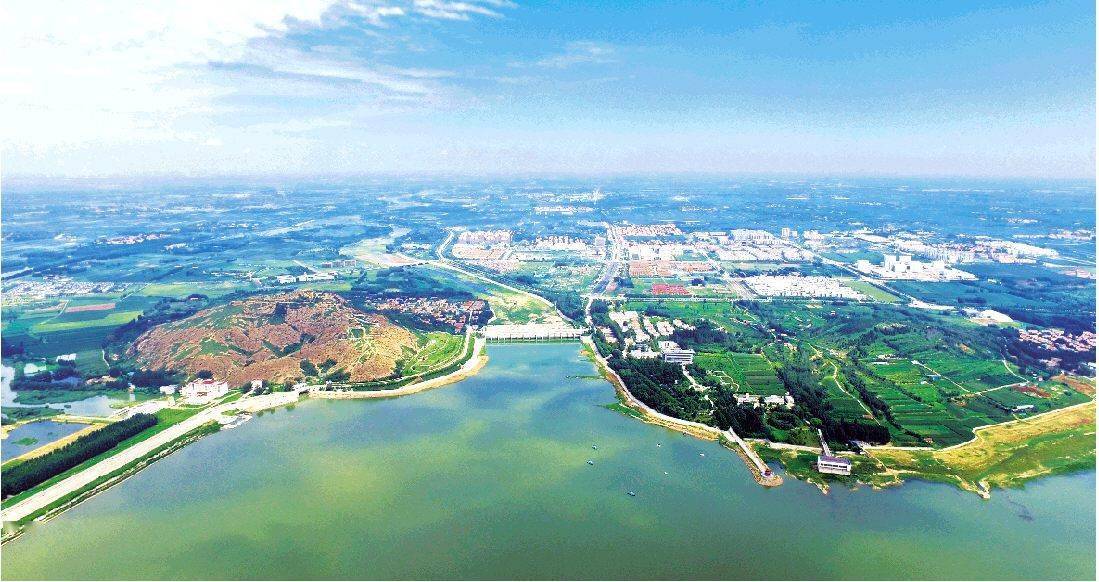 漫步峡山湖岸,徜徉水中央公园,登顶峡山山顶…处处可见的"峡山蓝"