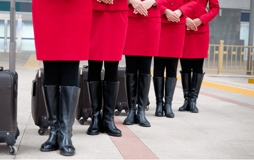 颜值爆表高铁小姐姐换装啦