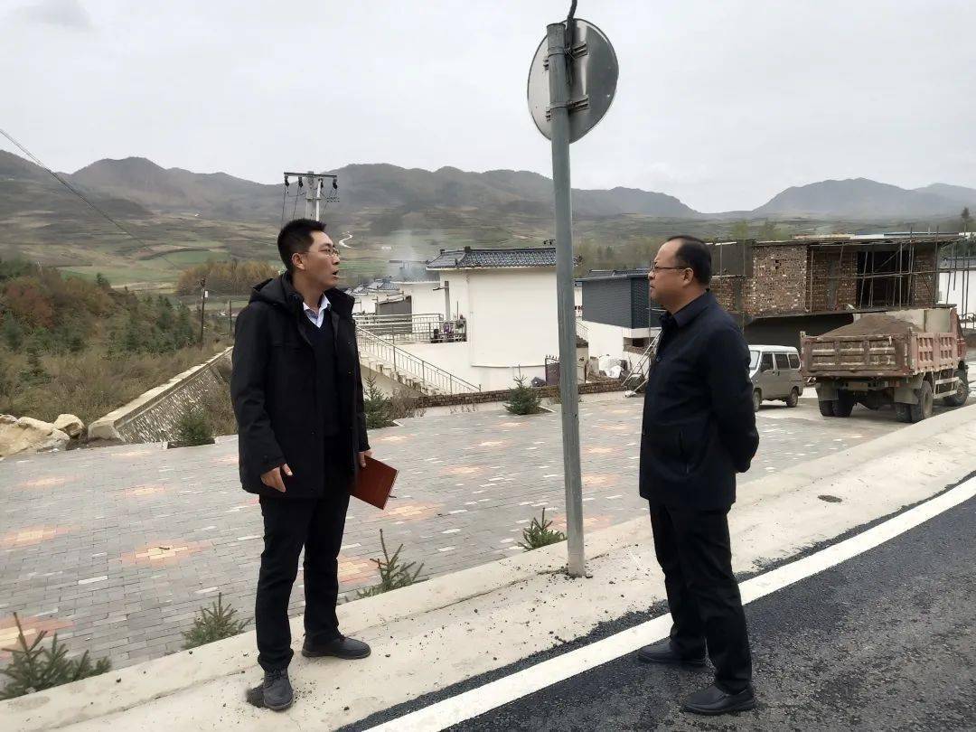 县委常委政法委书记县公安局党委书记局长石小伟深入贵