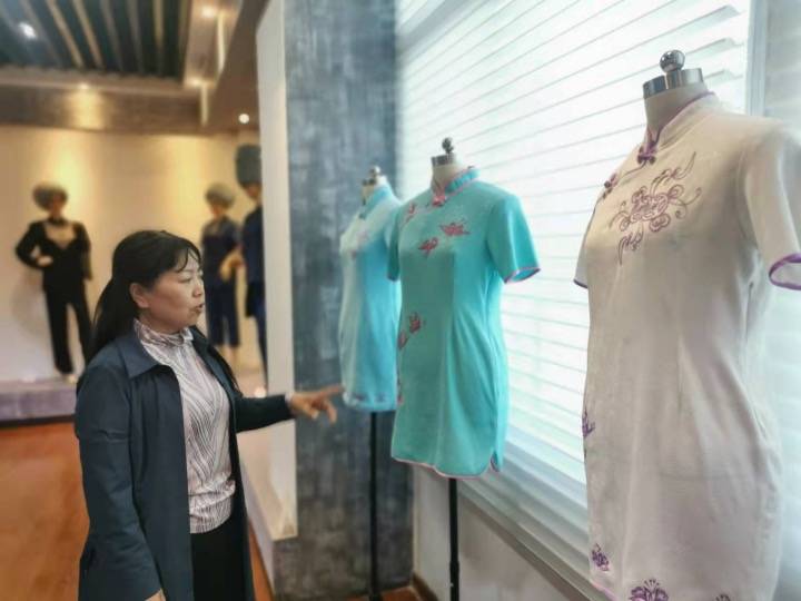 武陵 【锦绣计划·巾帼风采?】吴仙花:校园传授“针”功夫 创新理念“绣”时尚