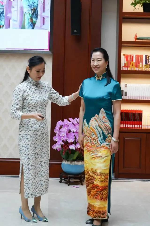 驻沪外交官夫人穿上旗袍什么样来华漕这里瞧一瞧