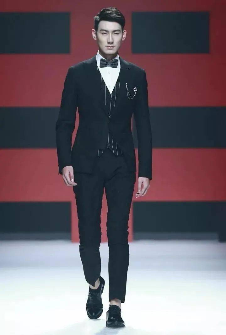 模特的道路已经步入"中年"对于28岁的李博文首席男模不是终点而是起点