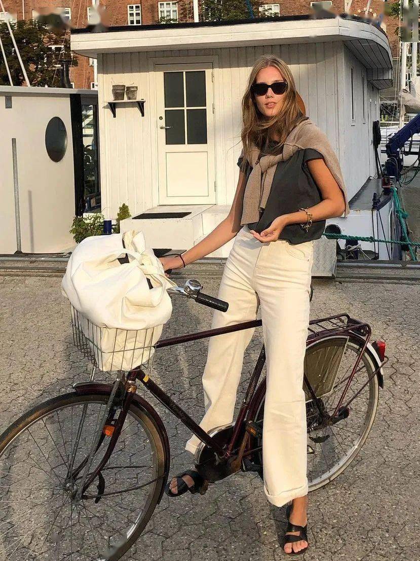 Vogue 在哥本哈根时装周 时髦女士都是骑单车赶场子的