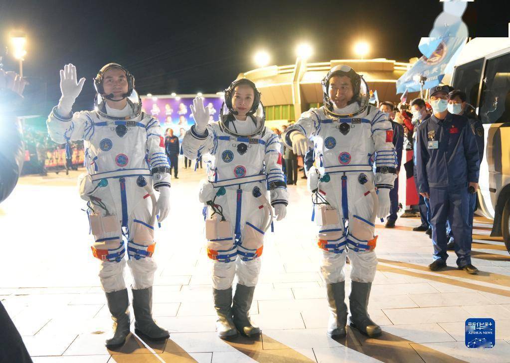中国|月下棹神舟 星夜赴天河——神舟十三号飞天纪实