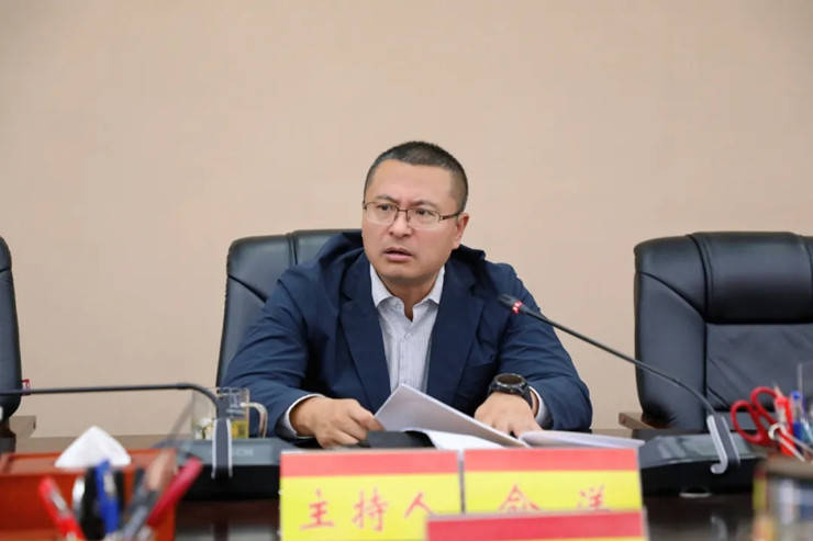 花溪区委常委,常务副区长周印,副区长袁莉,王奂祎,冯子顺,区园区建设
