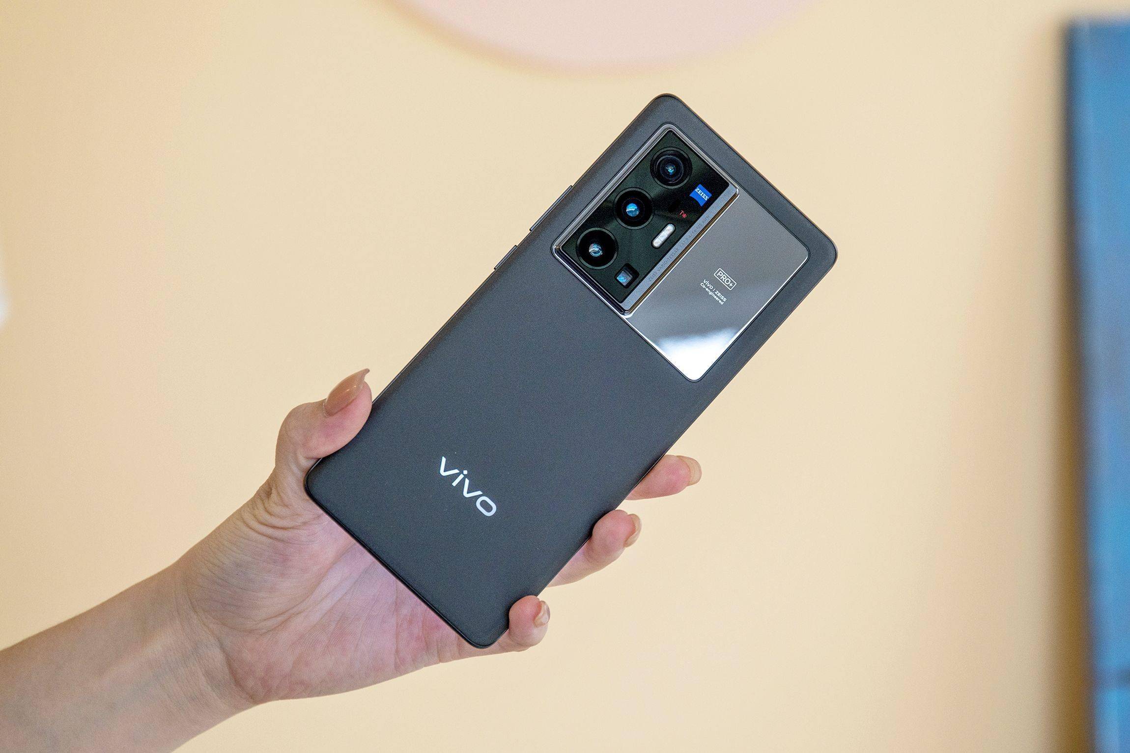 影像表现超预期,vivo x70 pro 轻松应对夜间场景!人像效果更出彩_机型