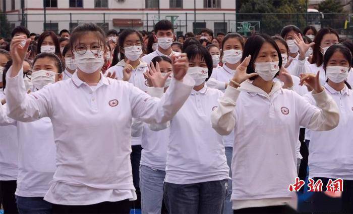 残疾人|用手语“唱响”开学典礼 南京这所高校很特别