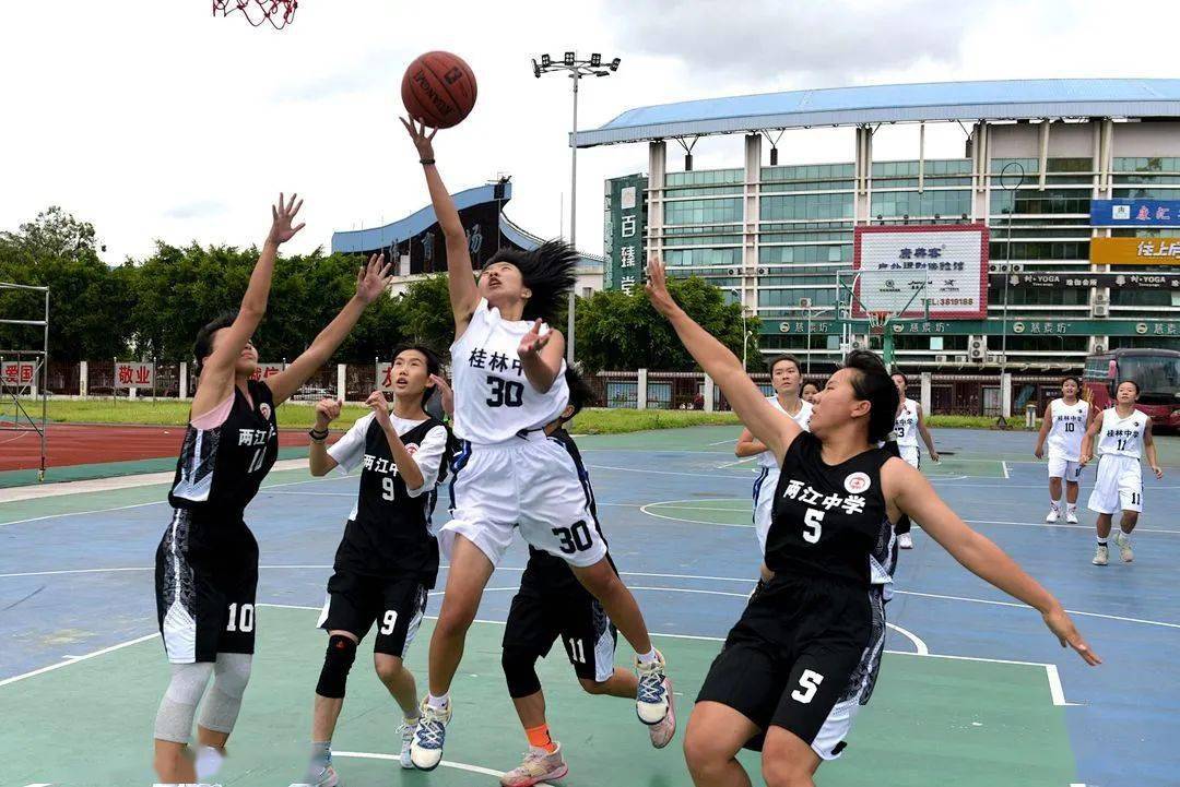 活力无限1200余名青少年展风采桂林市中学生篮球赛揭幕