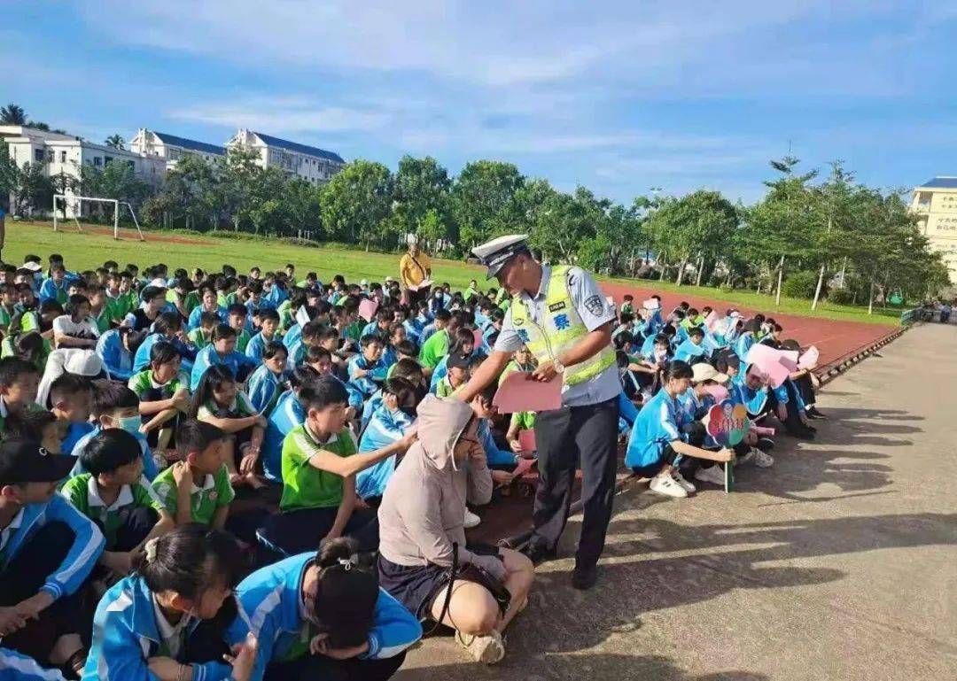 查堵點破難題促發展萬寧解堵有良方標本兼治解決中小學生交通安全難題