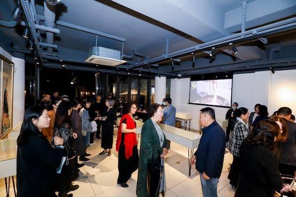 艺术在武康路看学院派首饰艺术，可以佩戴的“流动之美”