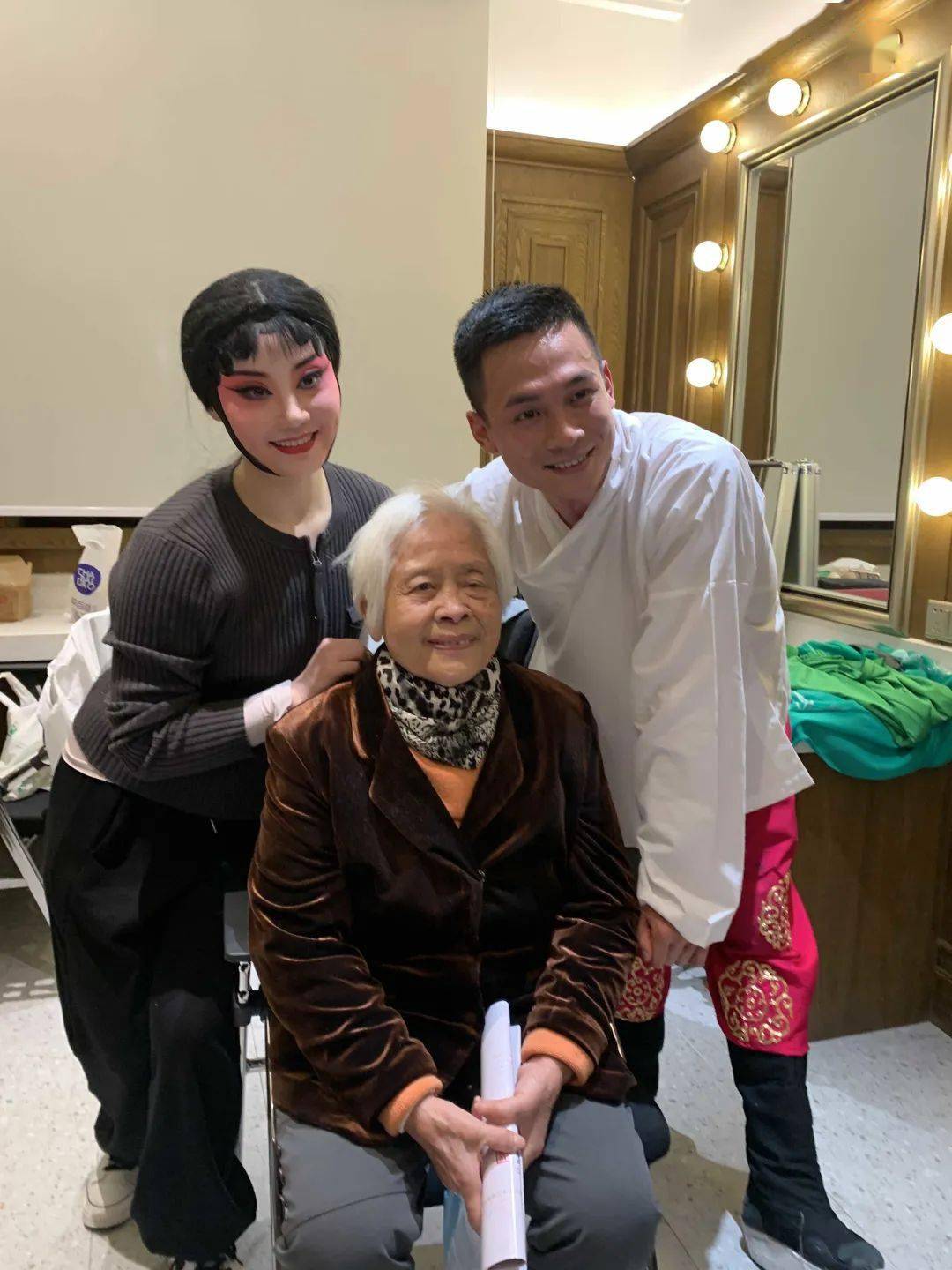 婺剧惊艳中国戏剧节,戏迷叫好:想去金华!_楼胜