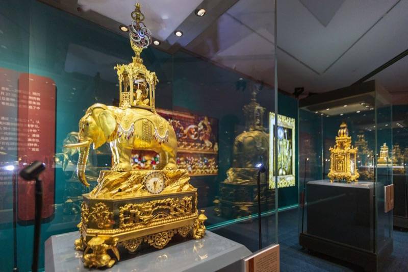 文明|从郎世宁油画、西洋钟表看清代中西方文明的互动